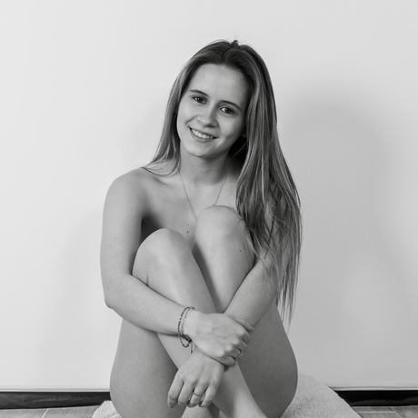 Elegance meets playfulness. 🖤🤍