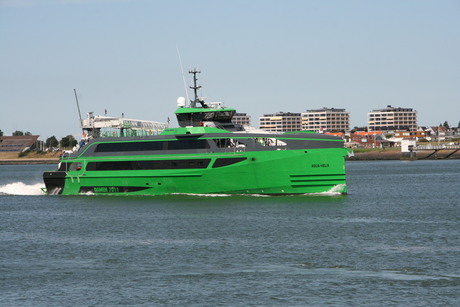 Offshore supply ship Aqua Helix. zorgt voor bevoorrading van o.a. booreilanden.