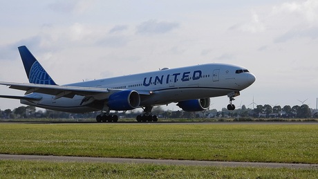 United Airlines B777