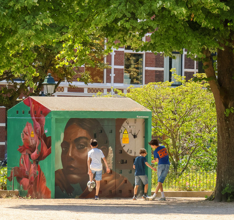 Straatkunst en voetbal op het Koningsplein