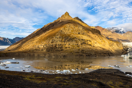 Berg en gletsjer in IJsland