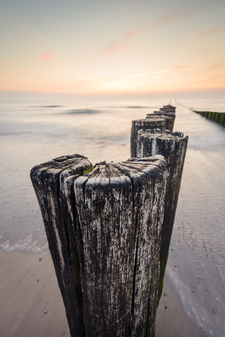 De Paalhoofden op het strand van Domburg