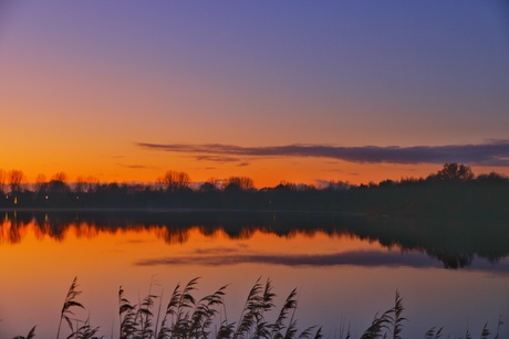 Piccardthofplas Groningen bij zonsondergang op een koude avond.