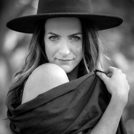 Esmee Outdoor Close-up