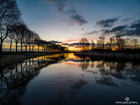 Spiegelfestijn in de Ooijpolder.