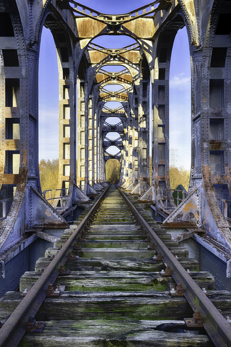Verlaten spoorwegbrug
