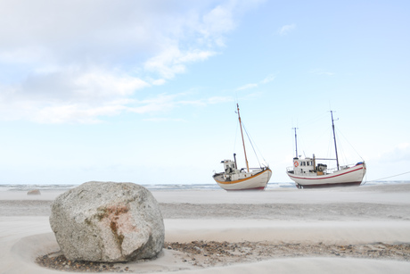 Boten op het strand