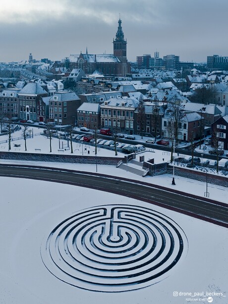 De Stevenskerk in lijn met het Labyrinth.