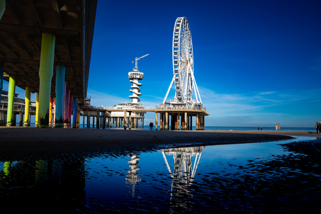 Weerspiegeling Reuzerad Pier Scheveningen