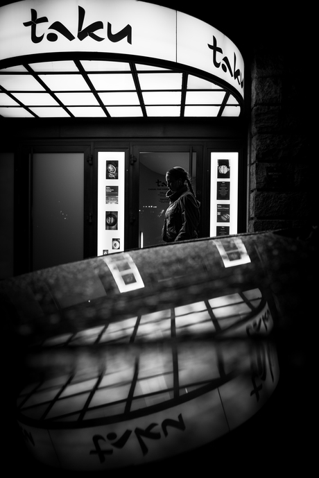 The Pause Between Two Worlds