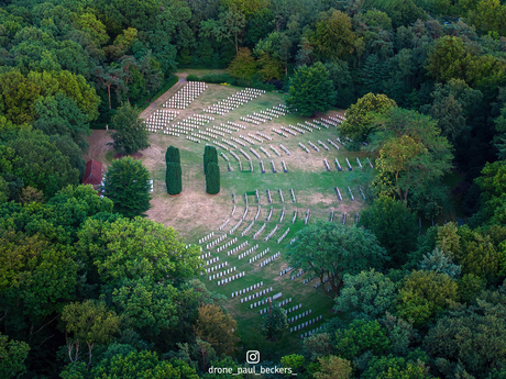 Begraafplaats Jonkerbos  Dronefotografie | Film: Paul Beckers