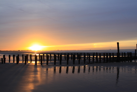 De zon zien zakken in de zee