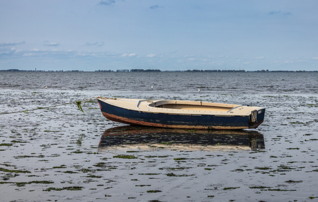 Bootje op laag water
