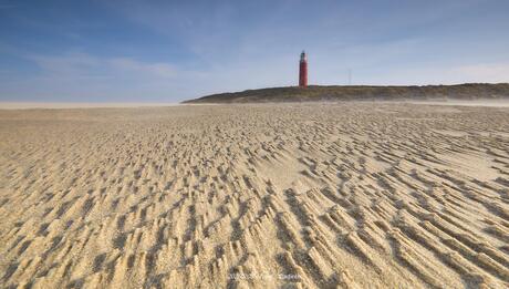 Windgevormde structuur op het strand van Texel