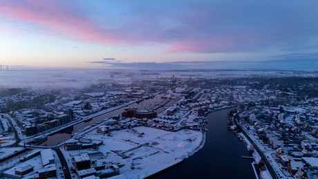 Zonsopkomst met sneeuw.