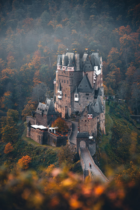 Burg Eltz in de herfstkleuren 