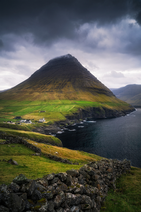 The stillness of scale