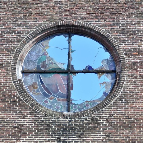 Kerkraam in de Elleboogkerk te Amersfoort na de brand