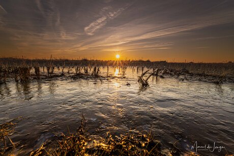 Zonsondergang bij laagwater