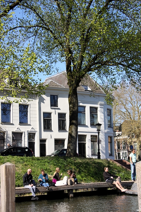 Lekker de beentjes boven het water  