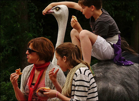 zitten ze lekker te eten.........................