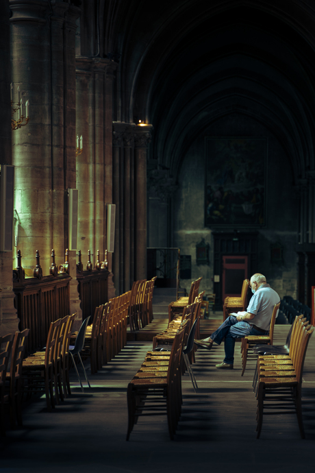 Op een zondagmiddag, in een kerk in frankrijk