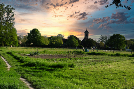 Morgens  vroeg in Veltem- Beisem ,met de kerk op de achtergrond