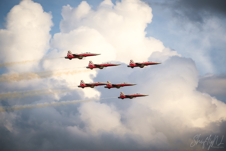 Patrouille Suisse entering the arena