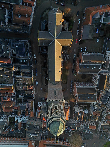  Peperbus aan de voet van het kruis