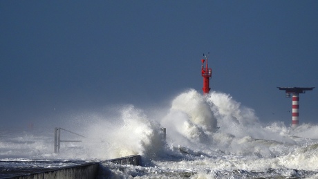 Beukende golven en een kolkende Noordzee 