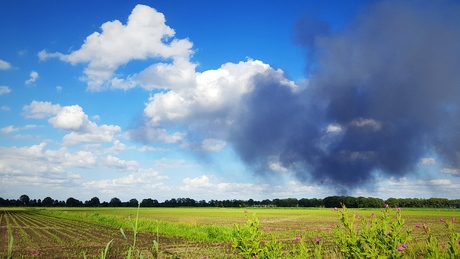 Donkere wolken trekken zich samen... Oh Nee een grote brand bij Bedrijvenpark Twente... Nr.3