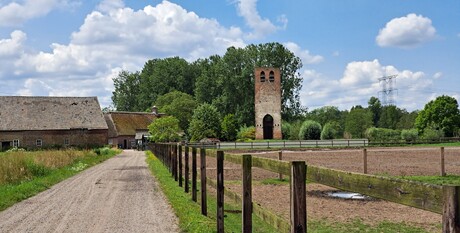 Oude toren in nederwetten