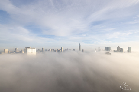 Rotterdam verdwijnt in de mist