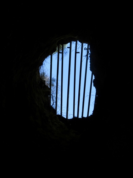 Uitzicht vanuit een grot