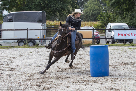 Barrel racing