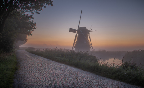 De Krimstermolen in de ochtendmist