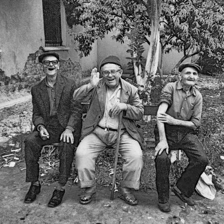 Drie oude mannen in Albanië 