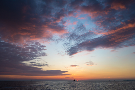 Zonsondergang met schip