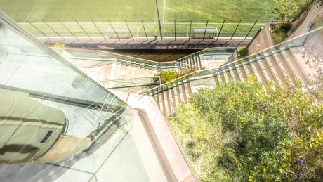 The Valley, geen idee waarom dit gebouw zo heet. Het verwijst naar een relatief laag gelegen, vaak langgerekt gebied tussen bergen of heuvels, meestal gevormd door erosie van een rivier of gletsjer. 