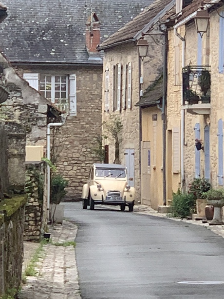 2CV in Montignac 