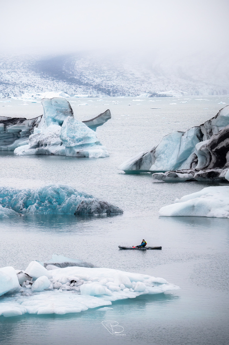 Kajak op Jökulsarlón meer