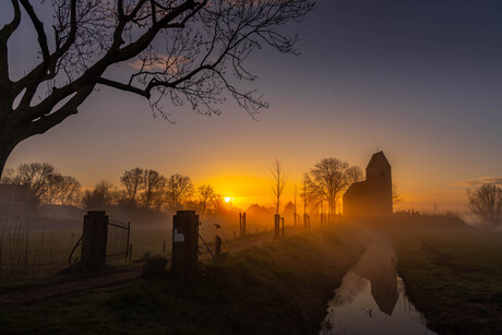 Mauritius kerk bij zonsopkomst.