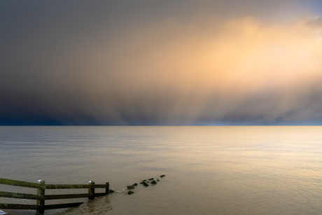 Winterse luchten boven het Wad V