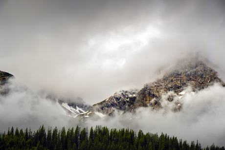 Berg in de wolken