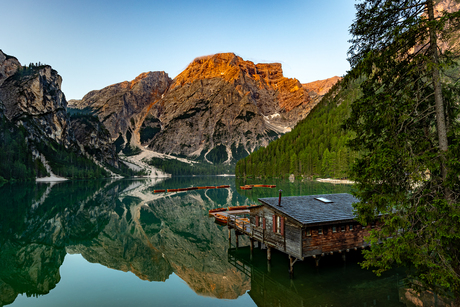'Alpen'glow Lago di Braies