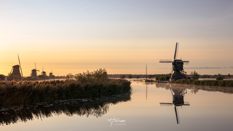 Zonsopkomst bij Kinderdijk...