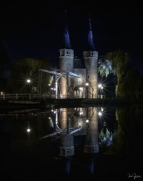 Oostpoort Delft by night