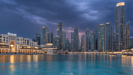 Sky line bij dubai fontein 