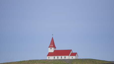 IJslandse kerk op de heuvel