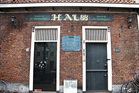 Hal 88 met zijn deuren oud en nieuw 